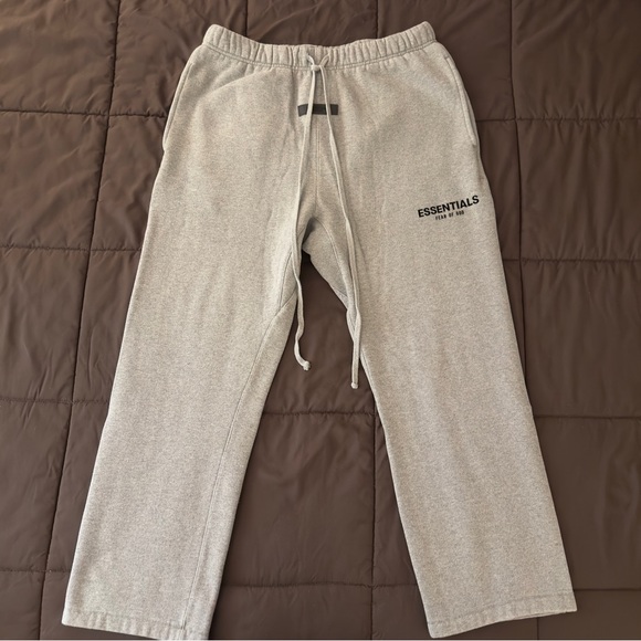 ‼️ SOLD on FB MARKETPLACE ‼️ ESSENTIALS x FOG Men’s Light Gray Sweatpants Size M - Picture 1 of 4